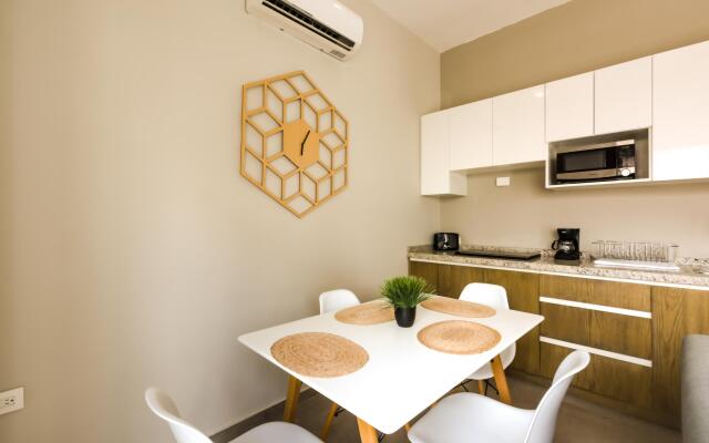 1BR Luxury apartment 5 minutes from the beach!