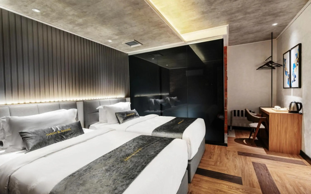 A&R Urban Hotel