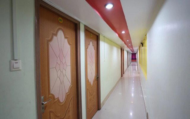 Hotel New Mega Palace by OYO Rooms