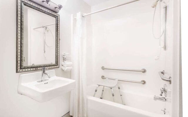 Baymont Inn & Suites LaGrange