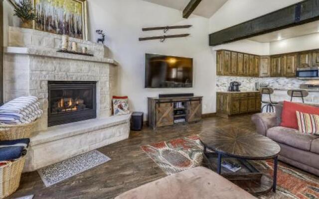 Highwood Hideaway Apartment