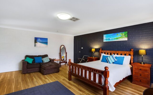 Salamander Beach Accommodation Adults Only