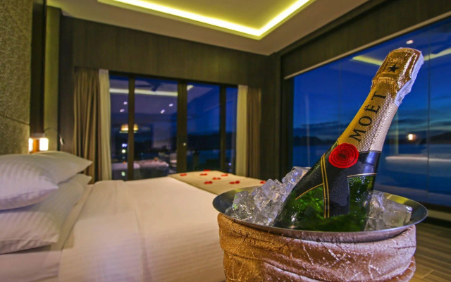 Two Seasons Coron Bayside Hotel