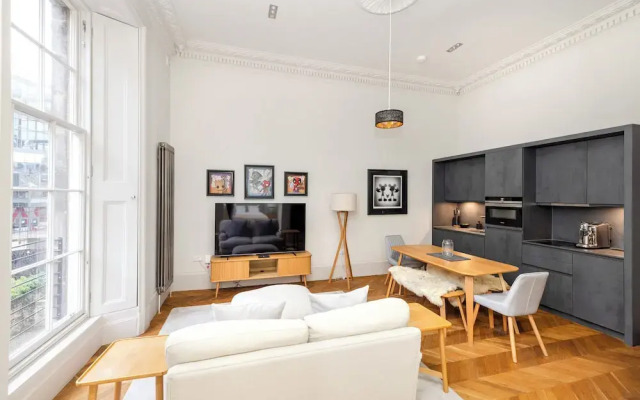 Modern studio in Edinburgh West End