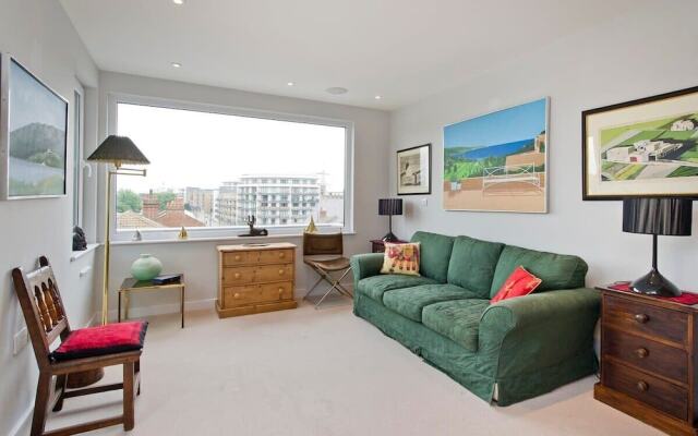 Fabulous 2-bed Penthouse, Wimbledon
