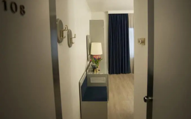 Club Hotel