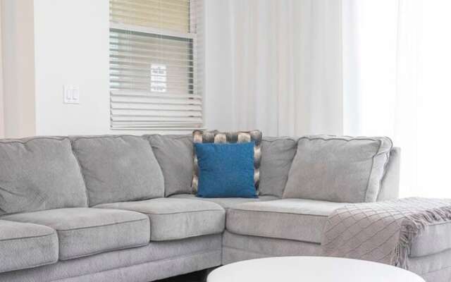 2941 Modern 4BD at Storey Lake