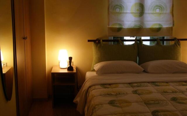 Room "honeybee" in a neoclasical house