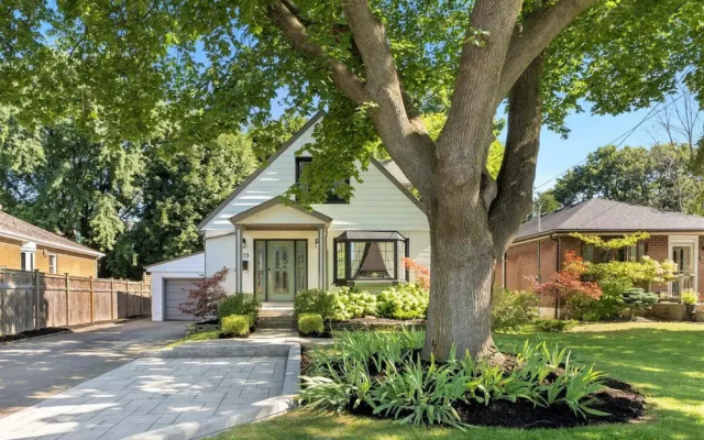 Spacious 2bdrm Home in Burlington