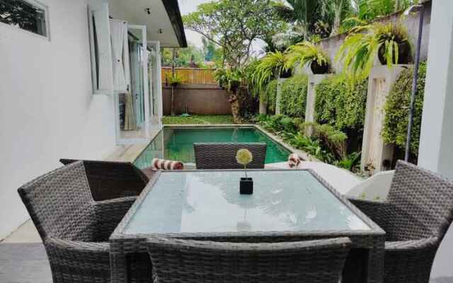 Rumah Garden Berawa Canggu Villa