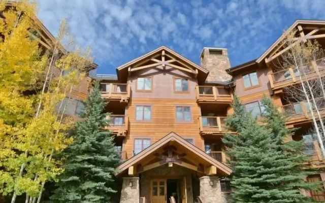 Luxury 3 Bedroom Mountain Vacation Rental in Breckenridge Just Two Blocks From Downtown