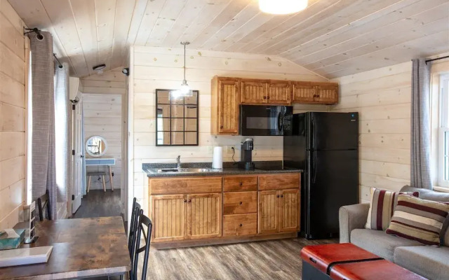 Finch Limit 4 2 Bedroom Cabin