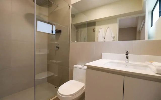 w Comfy 2BR w Modern Balcony Near Kennedy Park
