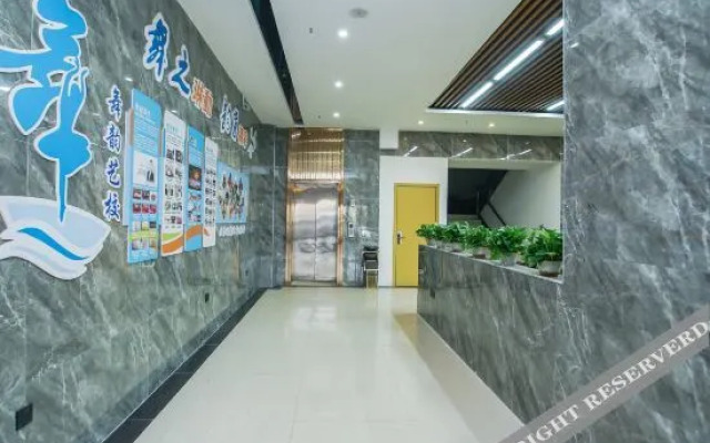 Yifeng Hotel