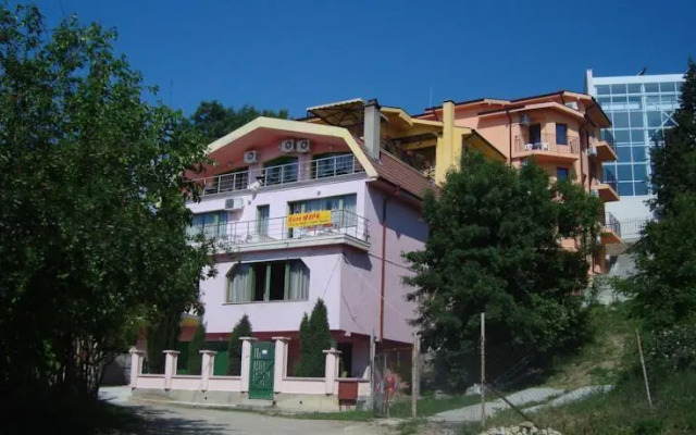 Villa Mari Guest Rooms