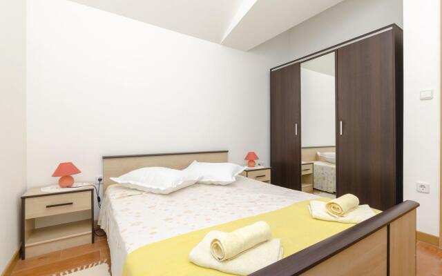 Apartments Marinko in Splitska - island Brac
