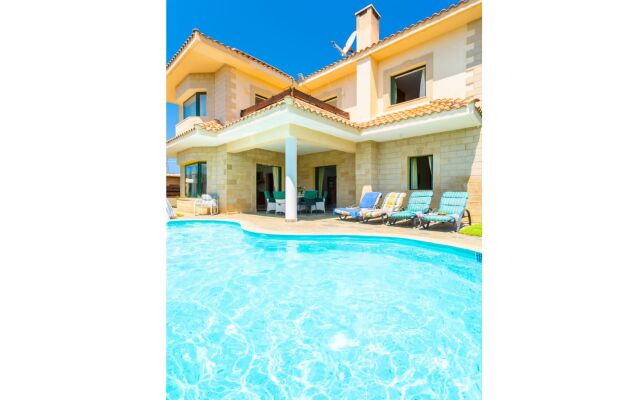 Villa Olivetta Large Private Pool Walk to Beach Sea Views A C Wifi Car Not Required - 1986