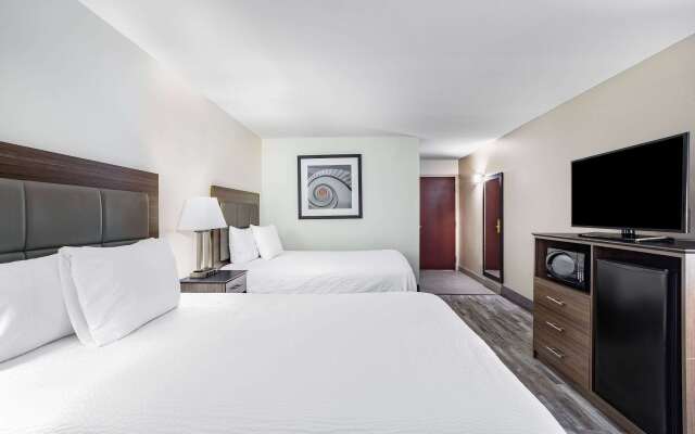 Ramada by Wyndham Hendersonville