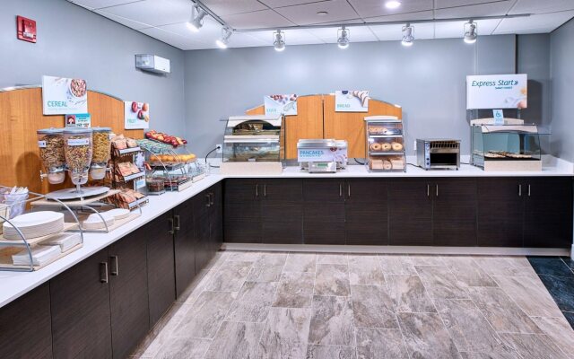 Holiday Inn Express Hotel & Suites Airport Dieppe by IHG