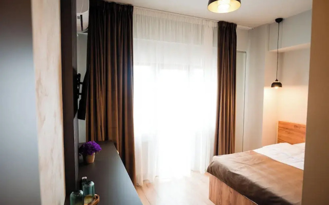 Fly & Stay At George'S