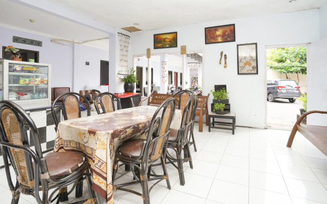 OYO 2003 Female Guest House