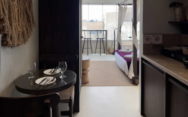 The Pyramids Horizon Studio w/ Bathtub
