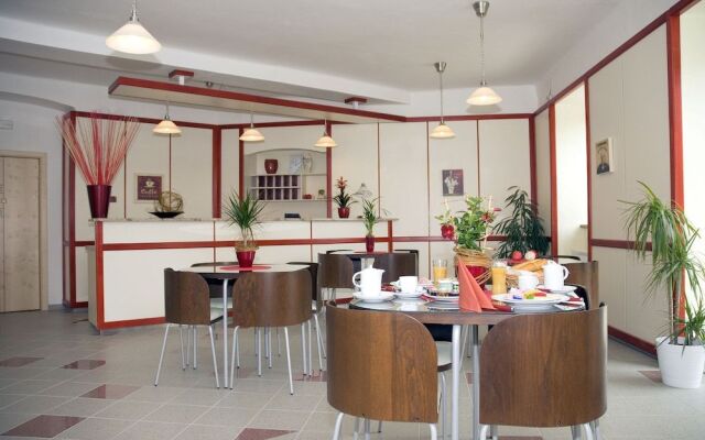 Hotel Ostrov Garni