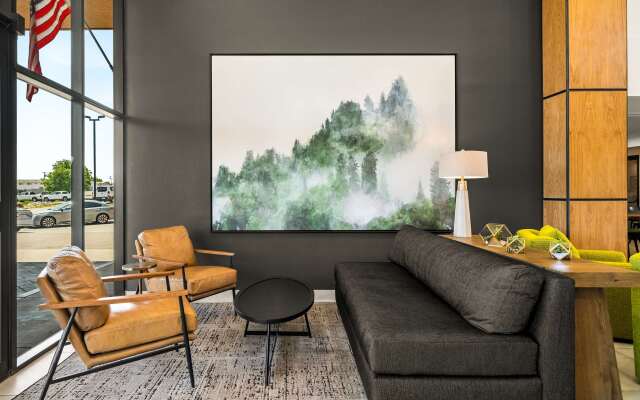 Oxford Suites Redding