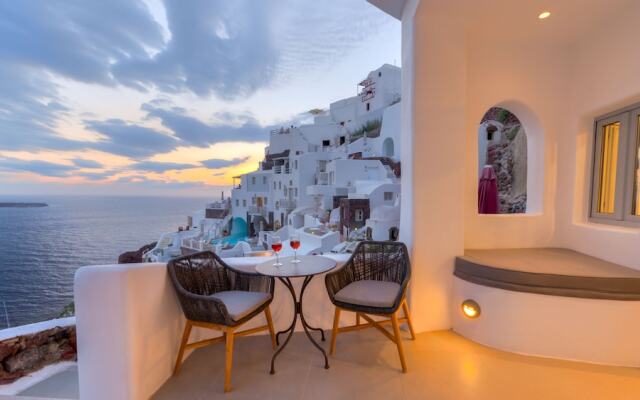 Oia Angle Cavehouse