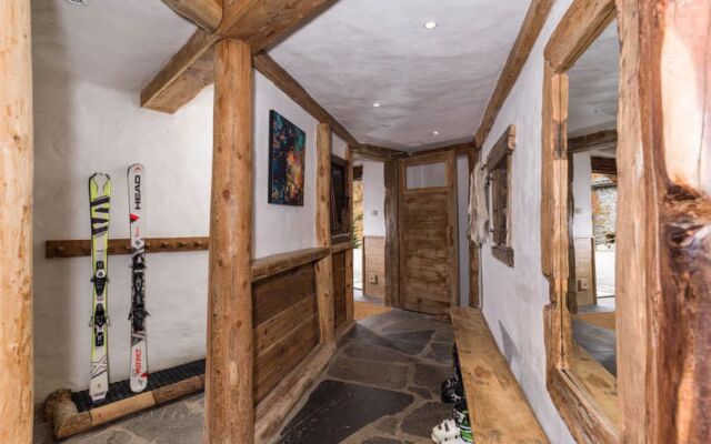 Chalet Elephant Blanc