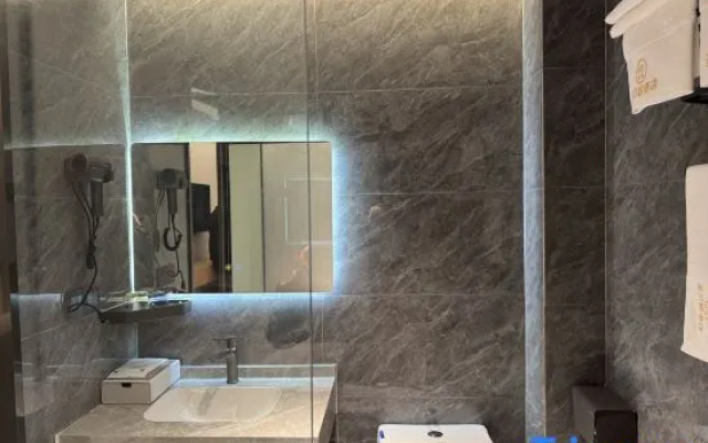 Holy Land Hotel – Bathroom – Ngawa