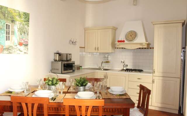 Art Apartment SMN Station