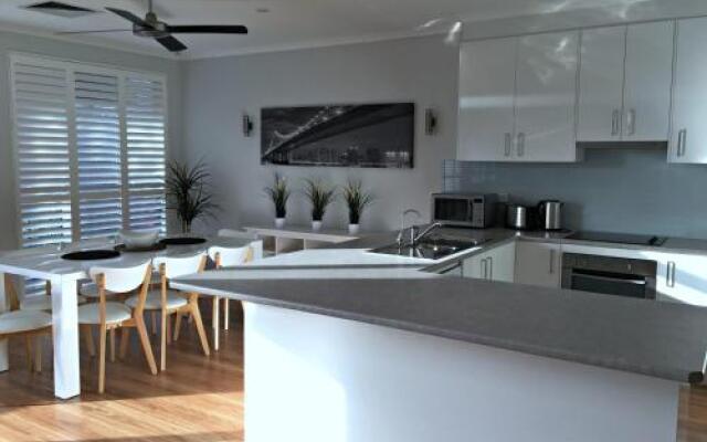Adelaide Dresscircle Apartments - Gover Street