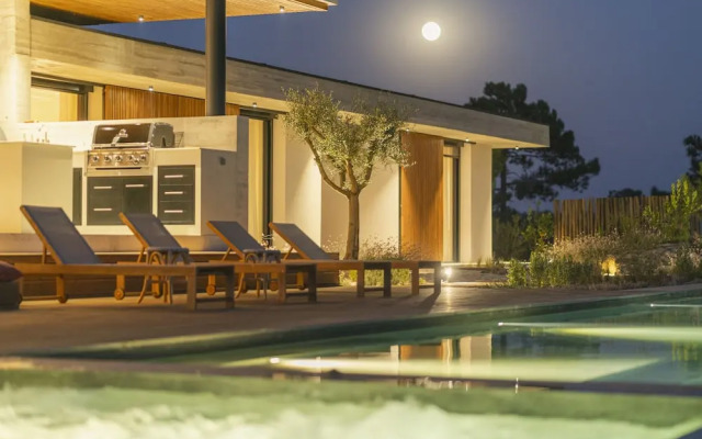 CL M Villa Retreat by Cadenzalux