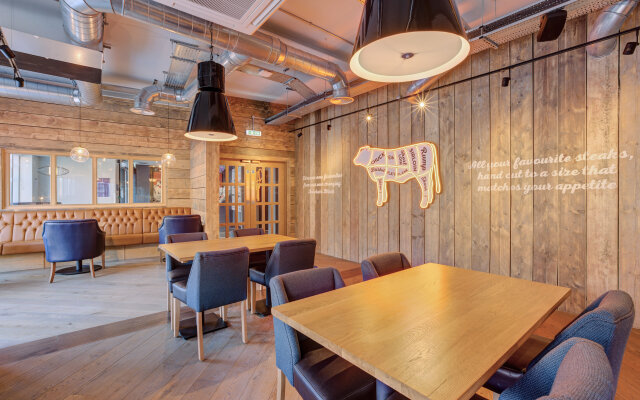 Premier Inn Portsmouth Dockyard Hotel