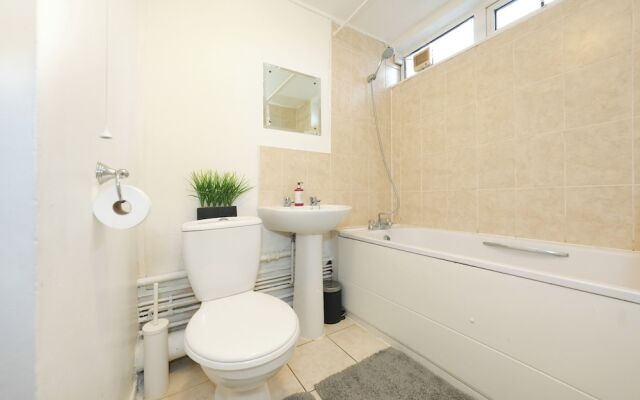 Balcony-freeparking-centrallocation-familyfriendly
