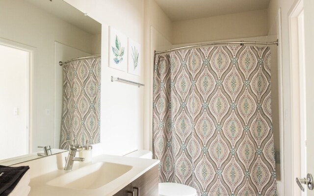 Centrally Located 1 BR and 2 BR Apts with Balcony by Frontdesk