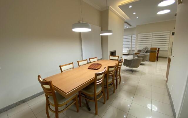 Casa Térrea 3 suítes Piscina Jurere Internacional