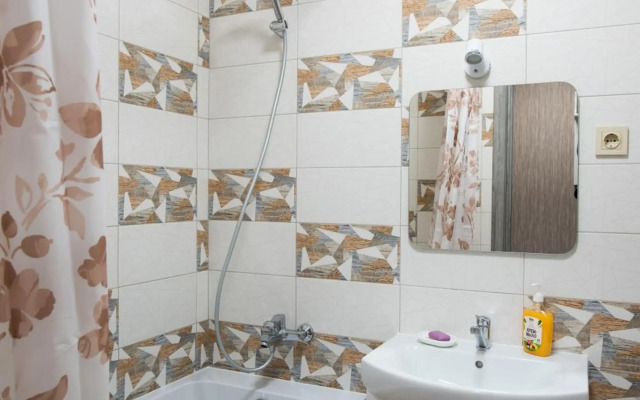 Академіка Корольова 14