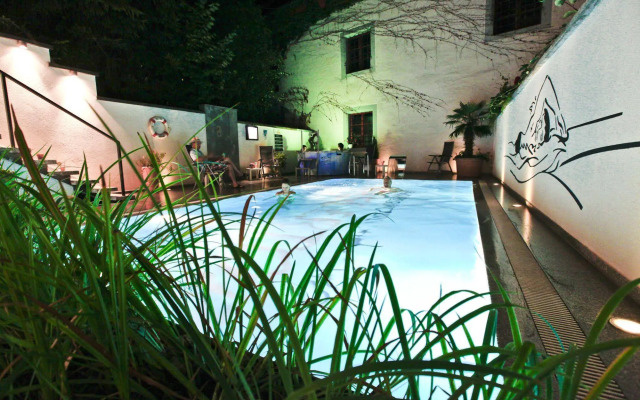 ROESLI Guest House