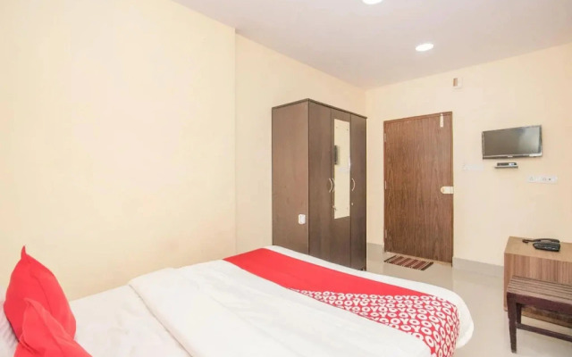 OYO 15818 Om Sai Residency