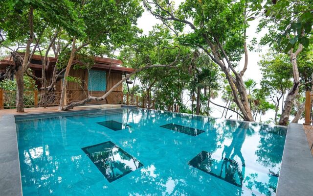Grand Roatan Resort