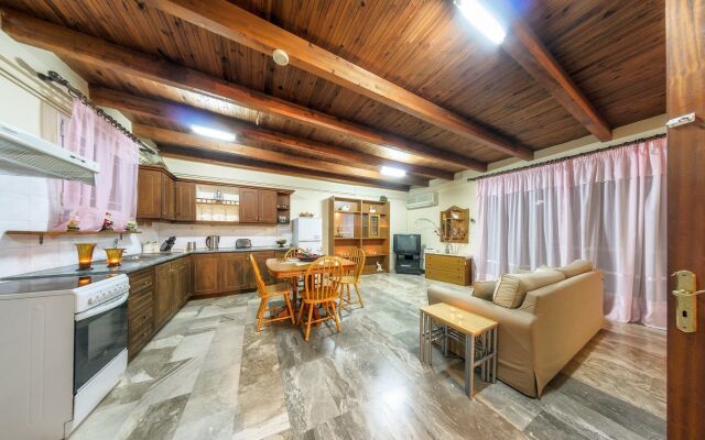 Borsalino Studios & Apartments