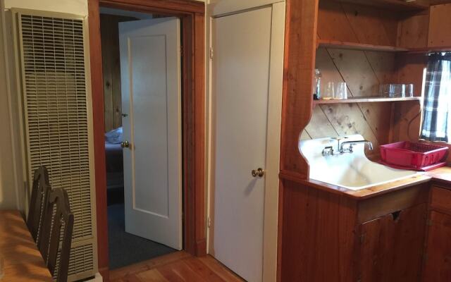 Whistling Swan Motel