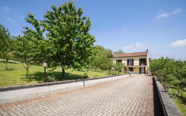 Villa Ciraldo in Monferrato with garden