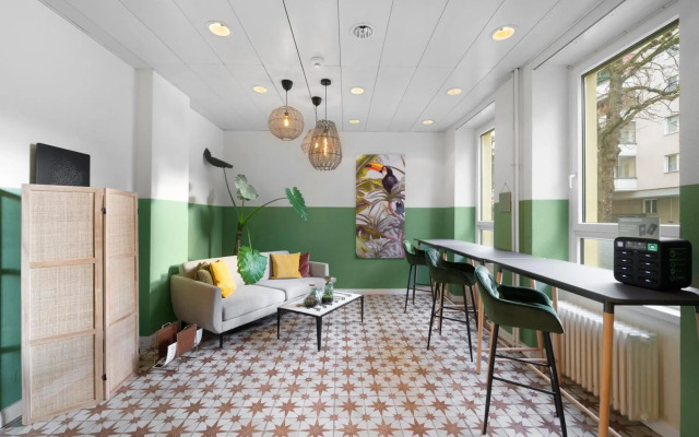 Becozy Self Check-in & Pop-up Hotel