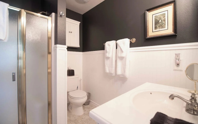 All Seasons River Inn