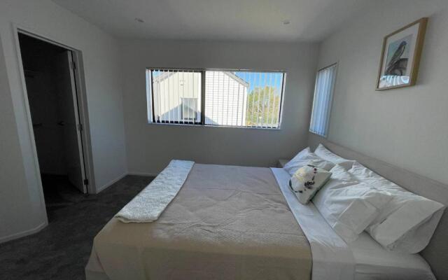 4 bedroom home fully furnished in Papakura, Auckland