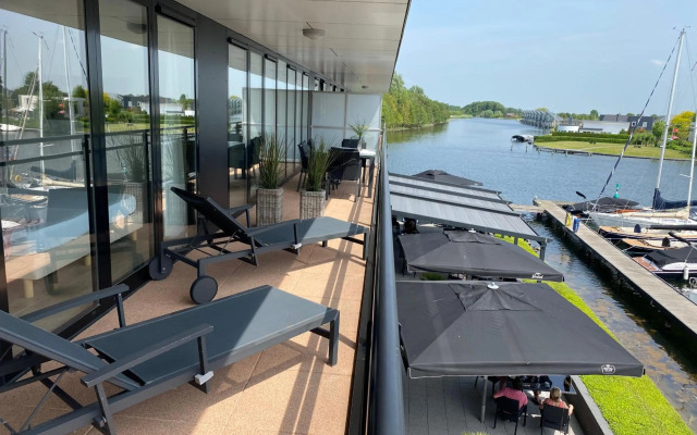 Näher am Wasser kann man nicht wohnen!