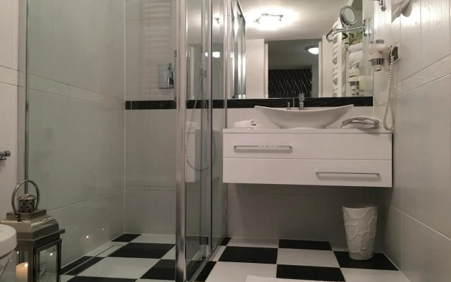 Apartament z prywatnym, krytym basenem